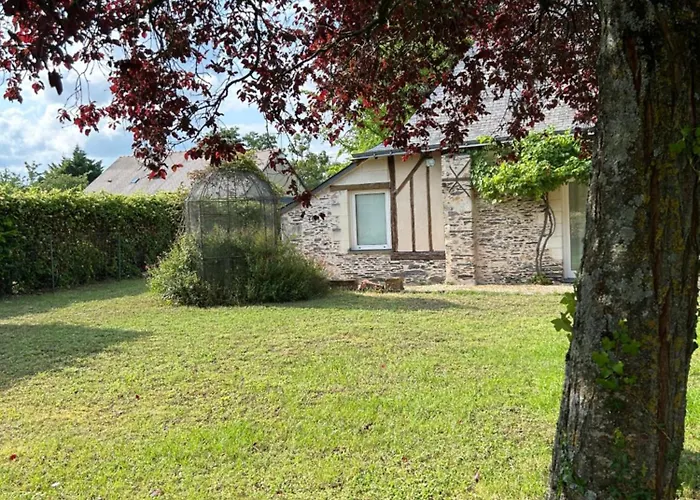 Dom wakacyjny La Maillardiere - Avec Piscine Corné